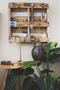 Innendesign DIY Holzregal in Berlin - Müggelheim von Tatjana Sorokina - Einrichtungsberatung aus Berlin