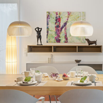 Lots of light and classy design in the dining area by Tatjana Sorokina - interior consultation Berlin