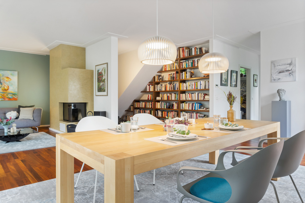 Colorful living cleverly combined by Tatjana Sorokina - interior consultation Berlin
