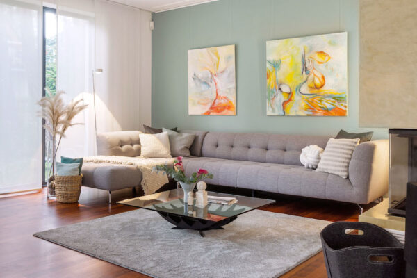 Harmonious living room with simple accessories by Tatjana Sorokina - interior consultation Berlin